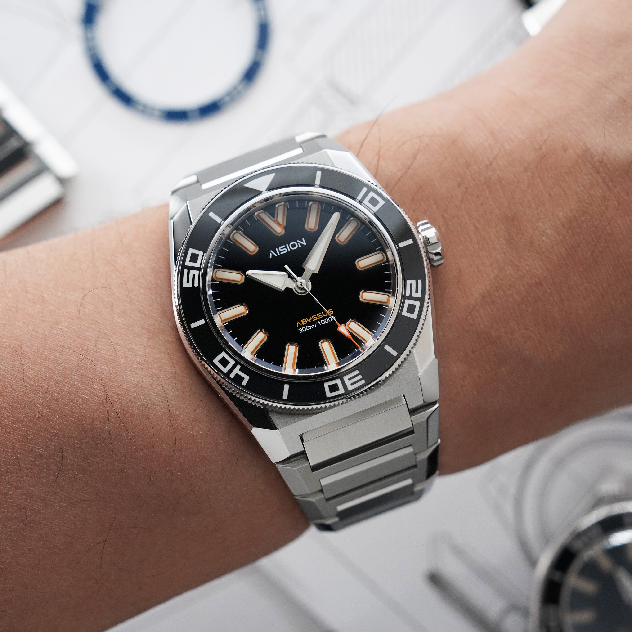 HANG ABYSSUS - Black Enamel Dial (lacquer) - Bracelet