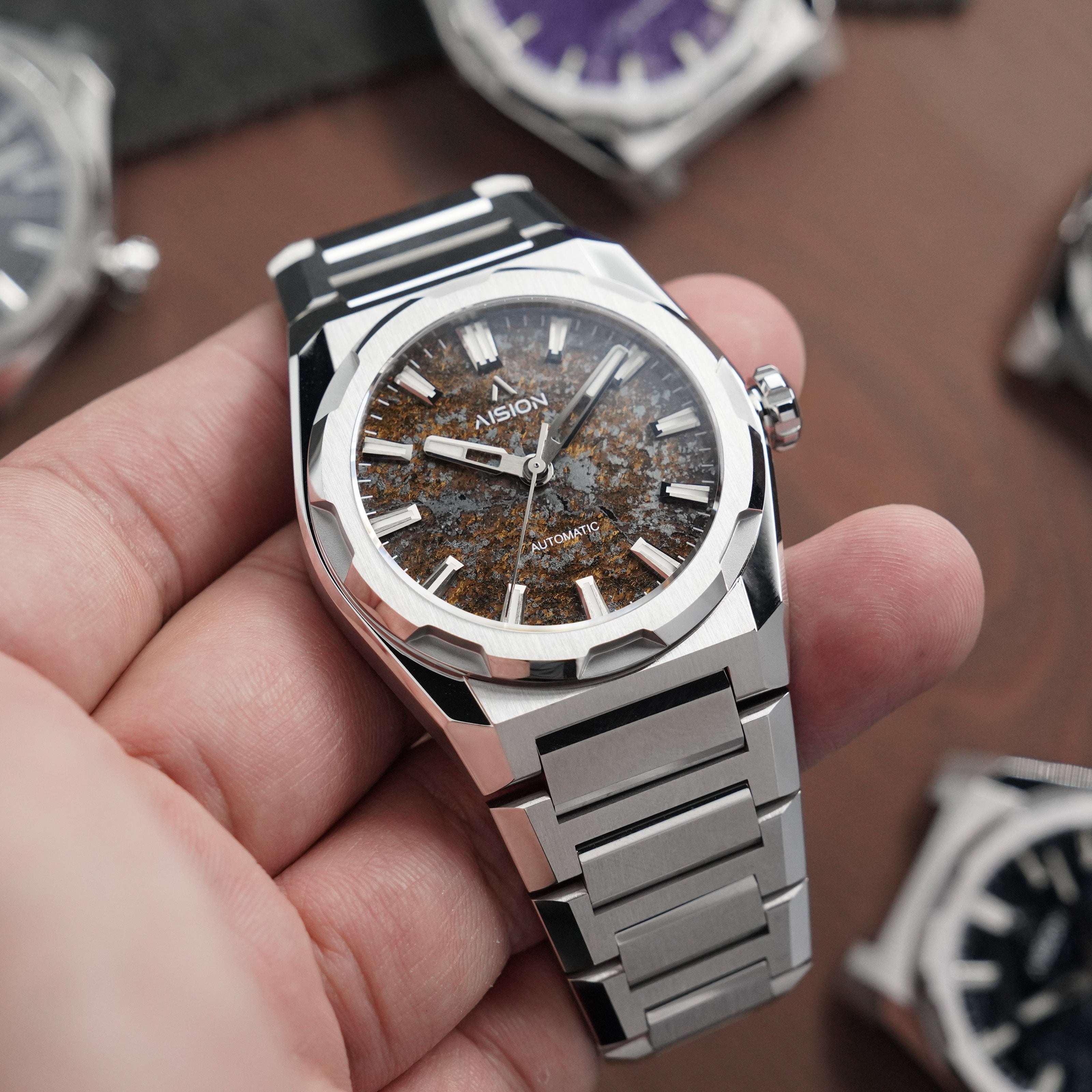 HANG - Bronzite Dial