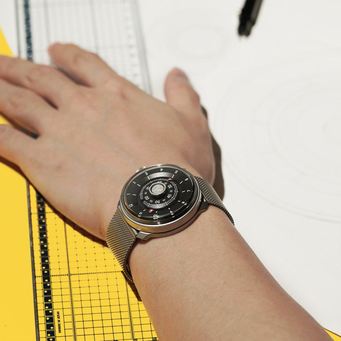 NGIZED - Layer-0 懸浮錶盤 - 黑色錶盤