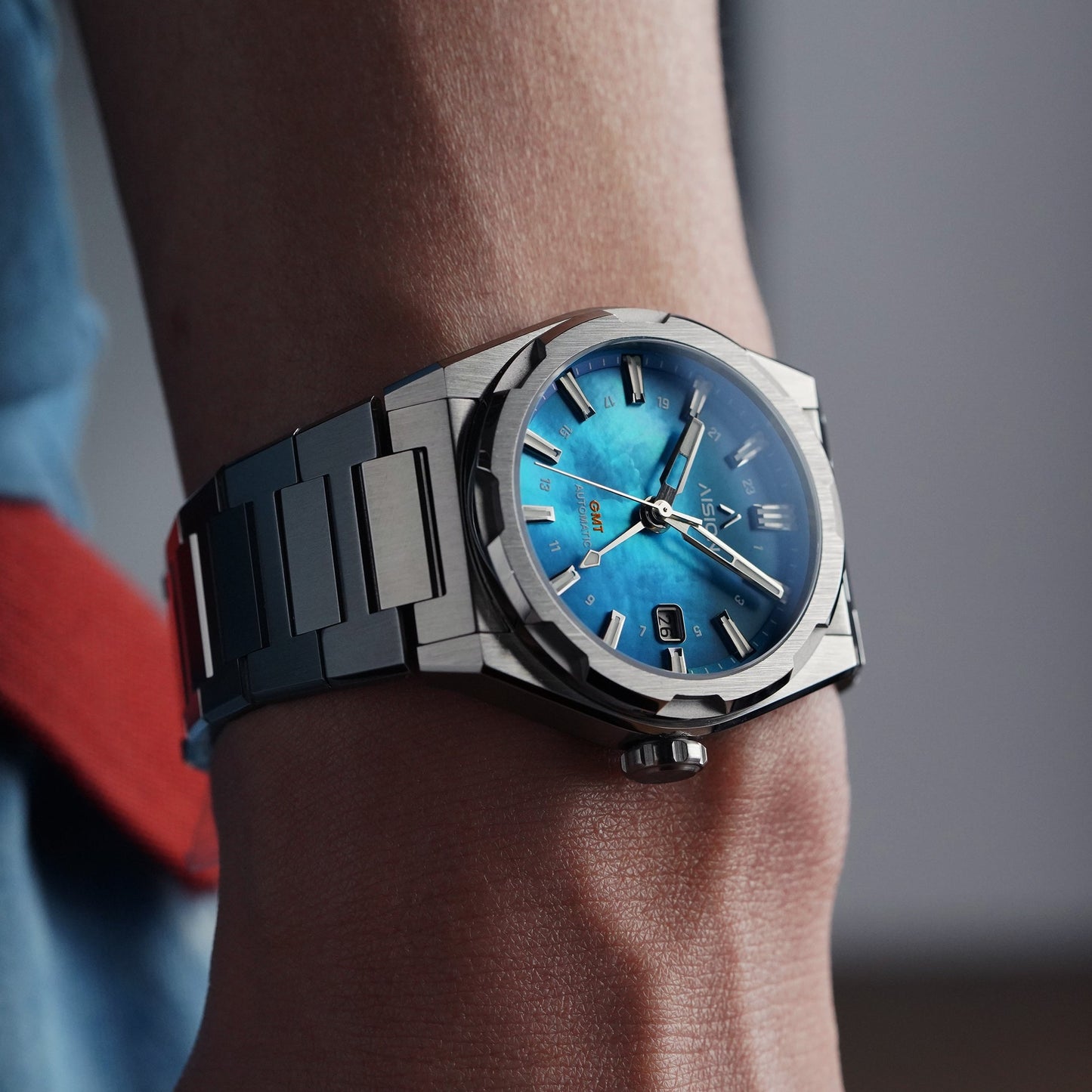 HANG GMT - 藍色貝母錶面