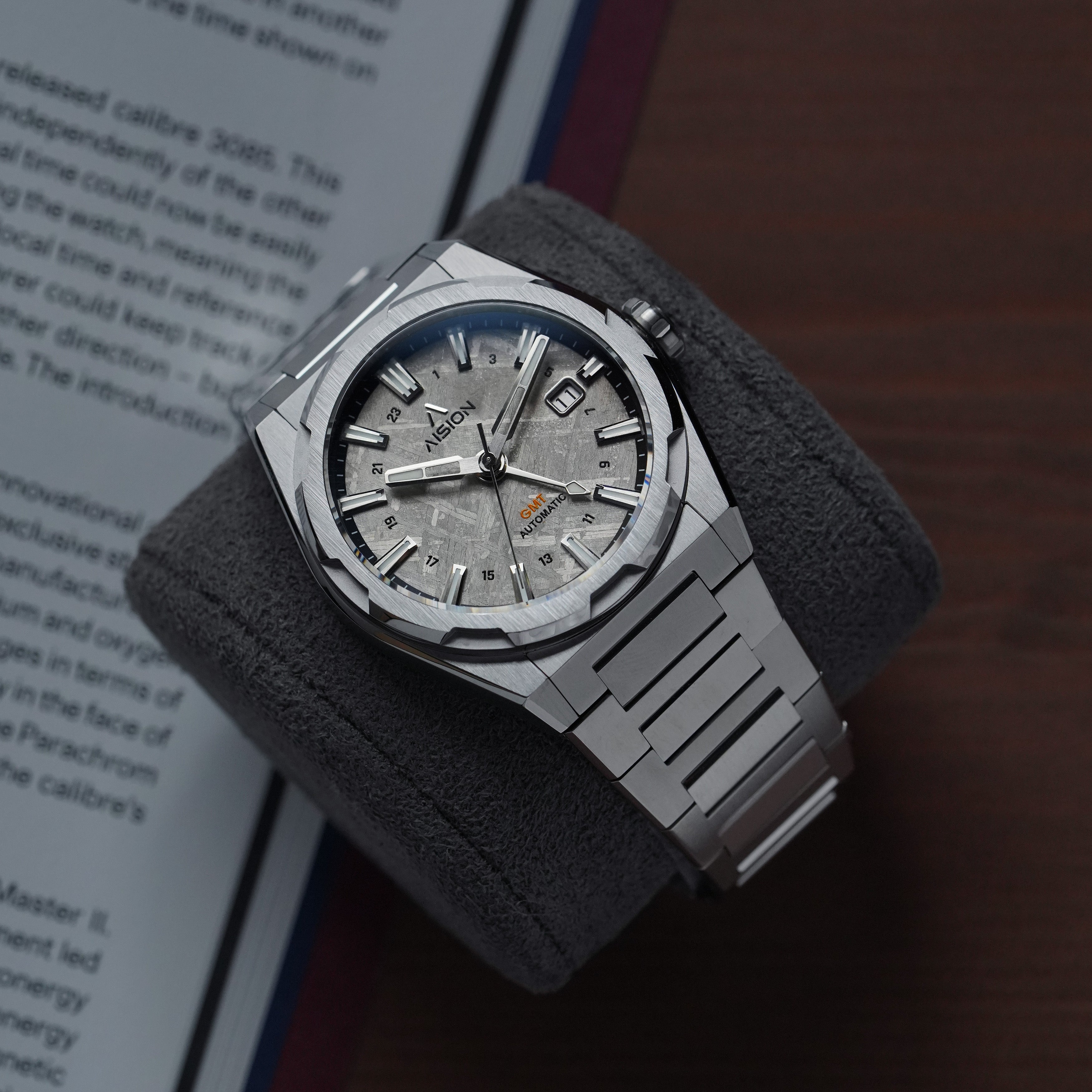 HANG GMT - Raw Meteorite Dial