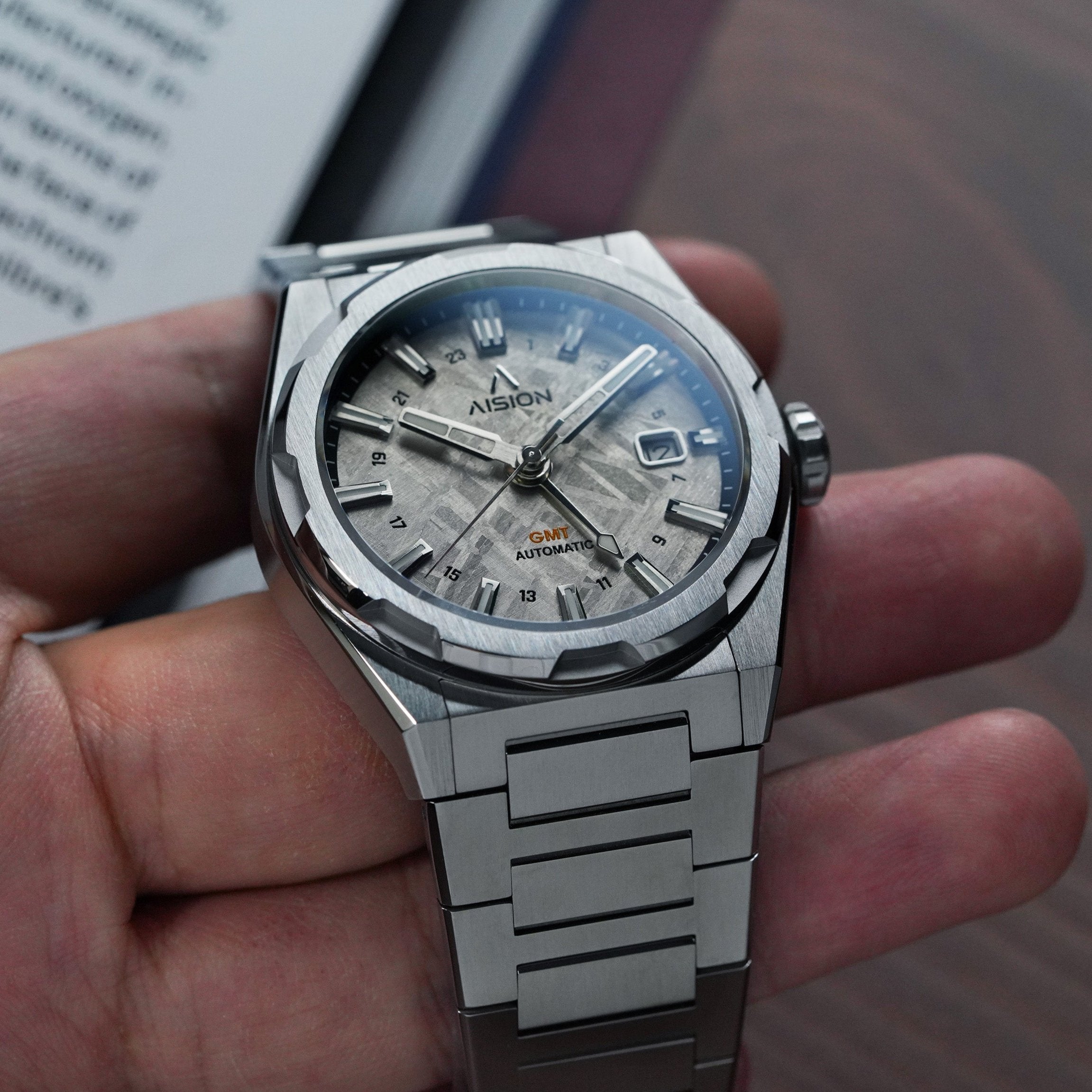 HANG GMT - Raw Meteorite Dial